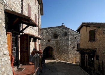 09-Castello.jpg - Rustico via di Agliano 1, Campello sul Clitunno - foto 15