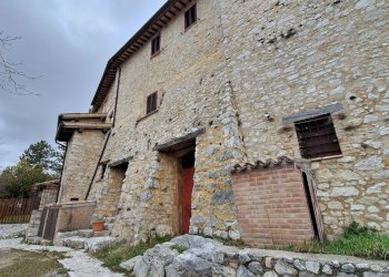 20250301_153416.jpg - Rustico via di Agliano 1, Campello sul Clitunno - foto 21