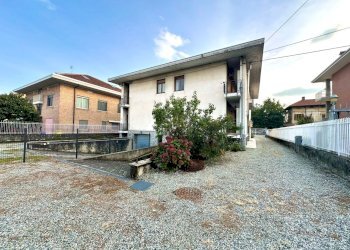 CORTILE PRIVATO E ACCESSO BOX - Porzione di casa Via Torino 26, Nole - foto 5