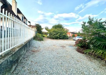 CORTILE PRIVATO CON POSTI AUTO - Porzione di casa Via Torino 26, Nole - foto 11