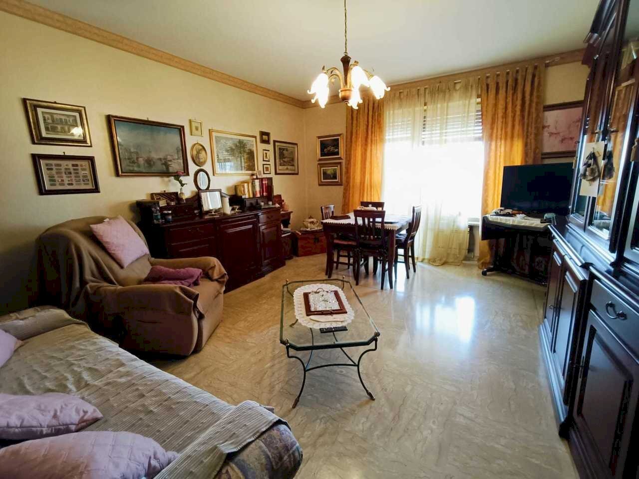 sala / camera - Three-room apartment Via Rossetti Dott.Luigi  7, Ciriè - photo 1