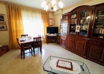 sala / camera - Trilocale Via Rossetti Dott.Luigi  7, Ciriè - foto 4