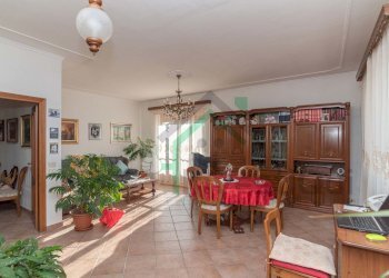 DSC_0534.JPG - Villa Strada Antica per Ciriè 1515, San Carlo Canavese - foto 1