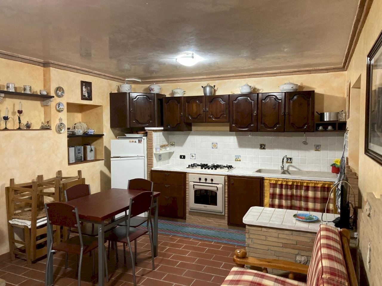 2.jpg - Trilocale via della pineta 113, Isola del Gran Sasso d'Italia - foto 1