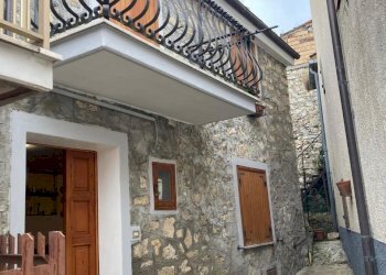 1.jpg - Trilocale via della pineta 113, Isola del Gran Sasso d'Italia - foto 2