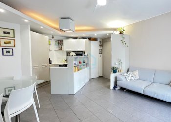 soggiorno - Quadrilocale Via Privata Vistamare 6, Savona - foto 1