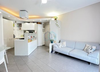 soggiorno - Quadrilocale Via Privata Vistamare 6, Savona - foto 4