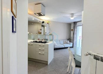 vista soggiorno - Quadrilocale Via Privata Vistamare 6, Savona - foto 6