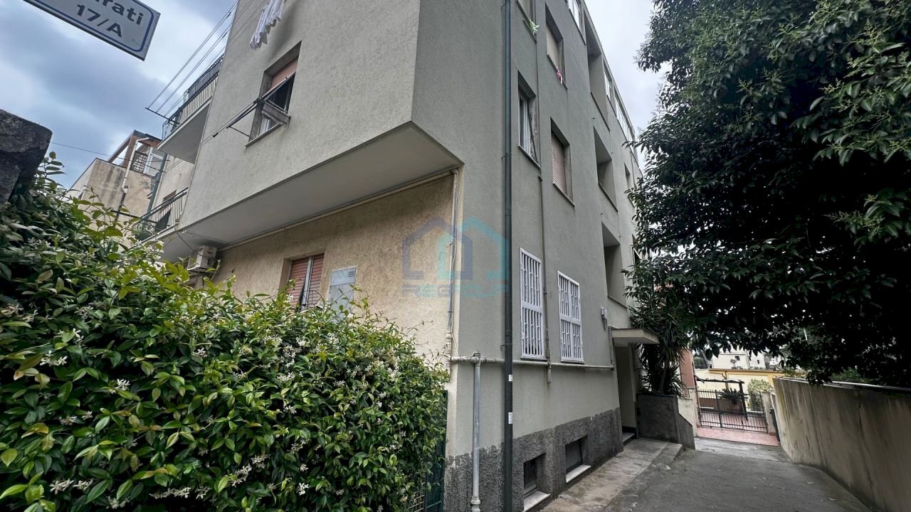 palazzo - Quadrilocale Via Filippo Turati 17, Savona - foto 1