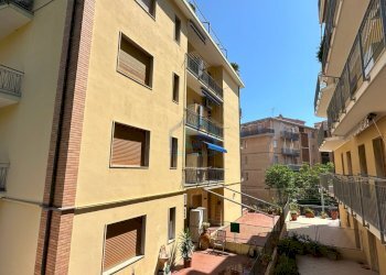 VISTA BALCONE - Quadrilocale Via Napoleone Buonaparte 1, Alassio - foto 15