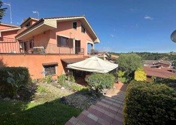 3b1aa4a4-4c55-4f73-b8c4-7b22d7688bdb.jpg - Villa Via GuidoReni, Guidonia Montecelio - foto 1