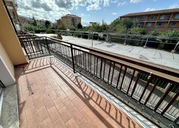 balcone soggiorno.jpg - Appartamento Via Piacenza 440D, Chiavari - foto 2