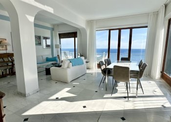 DCDC4ADB-776F-4AA3-832D-AE8915E594CE.jpg - Appartamento Chiavari - foto 1