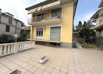 IMG_5776.JPG - Porzione di casa Sanremo - foto 2