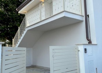 PHOTO-2025-08-27-10-37-59.jpg - Appartamento Via Mazzini, Camaiore - foto 1