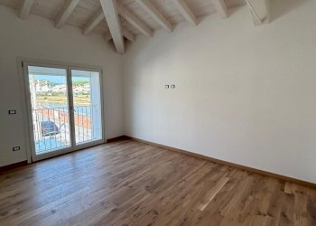 PHOTO-2025-08-27-10-37-241.jpg - Appartamento Via Mazzini, Camaiore - foto 4