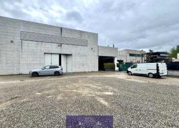 WhatsApp Image 2025-04-22 at 10.49.50 (2).jpeg - Locale Commerciale Via San Vito di Sotto, San Casciano in Val di Pesa - foto 9