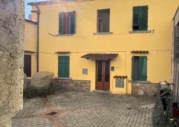 esterni - Villa Via del Bisenzio, Vernio - foto 1