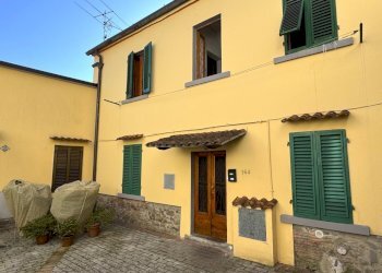 esterni - Villa Via del Bisenzio, Vernio - foto 4