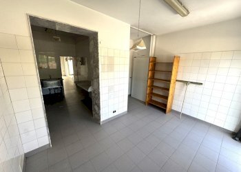 IMG_1360.jpg - Locale Commerciale Piazza Salvador Allende, Vaiano - foto 9