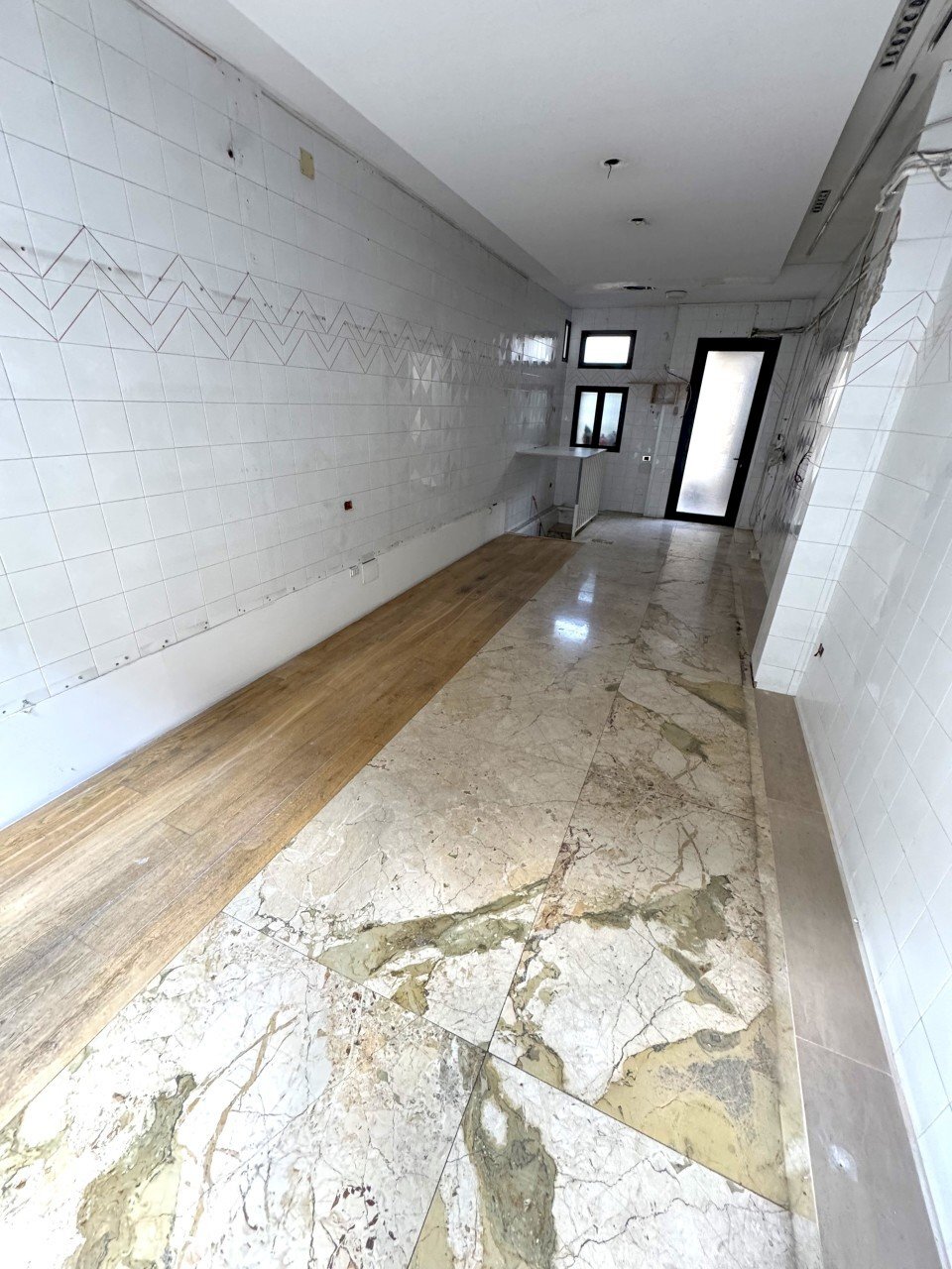 IMG_1381.jpg - Locale Commerciale Piazza Salvador Allende, Vaiano - foto 2