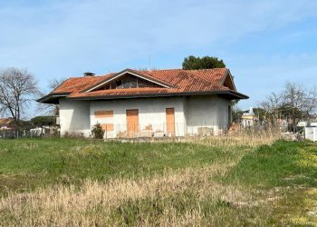 ab10c2fc-b203-4631-b37e-a40a1c2c1a2a.jpg - Stabile - Palazzo Via Ravenna 246, Bellaria-Igea Marina - foto 1