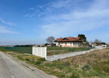 07eb96b4-f0bb-48a3-90d2-dc1e0b76dd0d.jpg - Stabile - Palazzo Via Ravenna 246, Bellaria-Igea Marina - foto 2