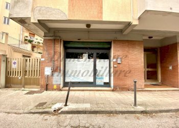 photo_5_2025-09-09_17-11-41.jpg - Locale Commerciale Via della Cava 74, Rosignano Marittimo - foto 1