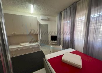 Camera matr. + lettino singolo.jpg - Trilocale Viale della Repubblica   15, Cecina - foto 4