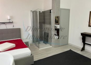 Cabina doccia a vista.jpg - Trilocale Viale della Repubblica   15, Cecina - foto 7