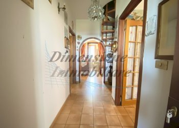 corridoio - Appartamento Via Po 17, Cecina - foto 9