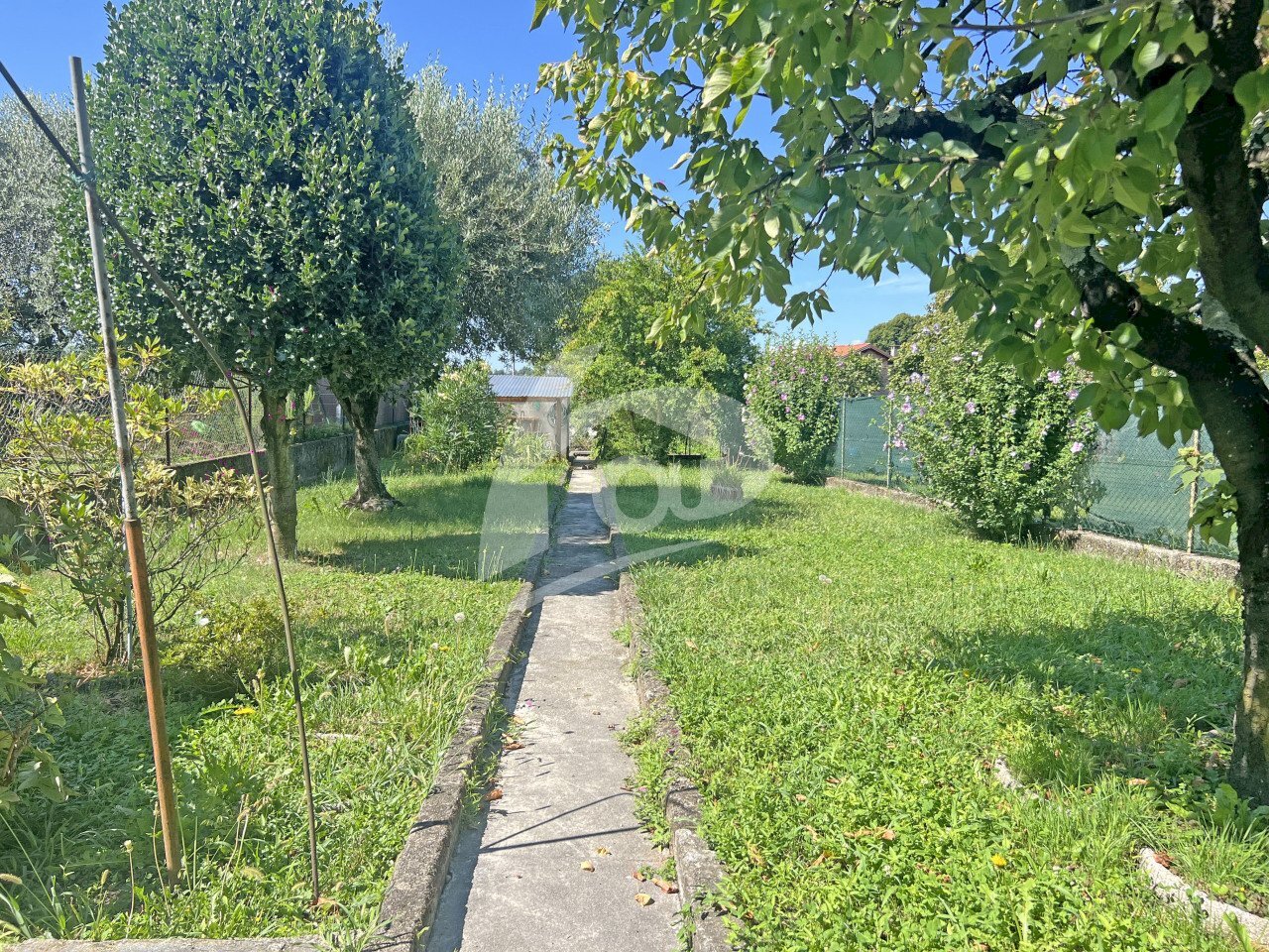 vialetto giardino.jpg - Porzione di casa Contrada Conti Coco 20/2, Cocquio-Trevisago - foto 2
