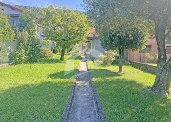 vialetto1 giardino.jpg - Porzione di casa Contrada Conti Coco 20/2, Cocquio-Trevisago - foto 11