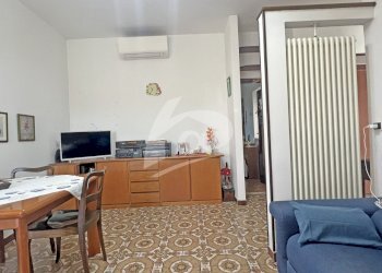 salotto4-p1.jpg - Porzione di casa Contrada Conti Coco 20/2, Cocquio-Trevisago - foto 30