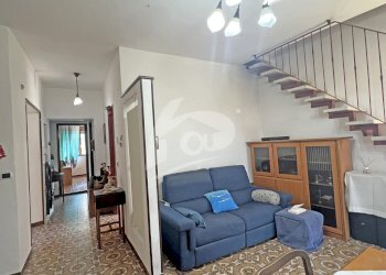 salotto2-p1.jpg - Porzione di casa Contrada Conti Coco 20/2, Cocquio-Trevisago - foto 5