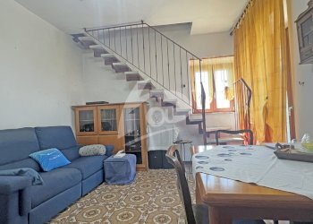 salotto1-p1.jpg - Porzione di casa Contrada Conti Coco 20/2, Cocquio-Trevisago - foto 6