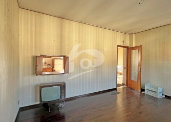 salone - Appartamento Via Carlo Colombo 22, Travedona-Monate - foto 5