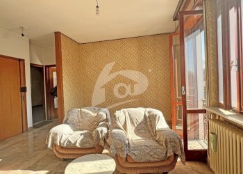 salotto - Appartamento Via Carlo Colombo 22, Travedona-Monate - foto 15