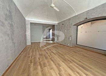 negozio/ufficio - Locale Commerciale Via Labiena 11, Laveno-Mombello - foto 3