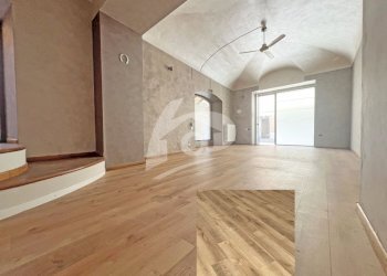 negozio/ufficio - Locale Commerciale Via Labiena 11, Laveno-Mombello - foto 4