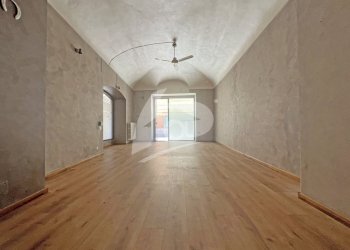 negozio/ufficio - Locale Commerciale Via Labiena 11, Laveno-Mombello - foto 5