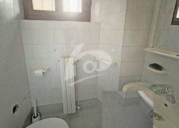 bagno - Locale Commerciale Via Labiena 11, Laveno-Mombello - foto 8