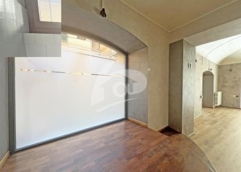 vetrine - Locale Commerciale Via Labiena 11, Laveno-Mombello - foto 9