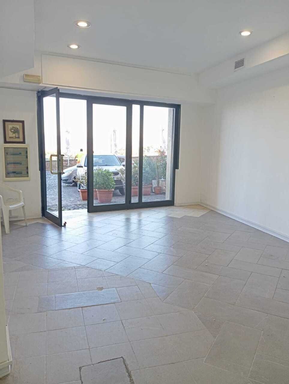 IMG-20251111-WA0005.jpg - Mobili - Arredamento Via Vardesca 10, Frascati - foto 1