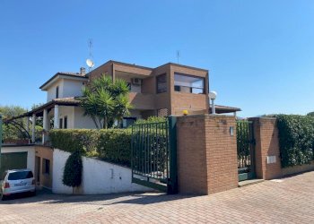 Immagine WhatsApp 2025-03-04 ore 12.45.43_47355882 - Villa Via Campoleone 37B, Ariccia - foto 1