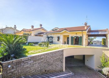 WhatsApp Image 2025-02-18 at 11.12.09 (2).jpg - Villa Via Padre Antonio Rocchi  78, Grottaferrata - foto 3