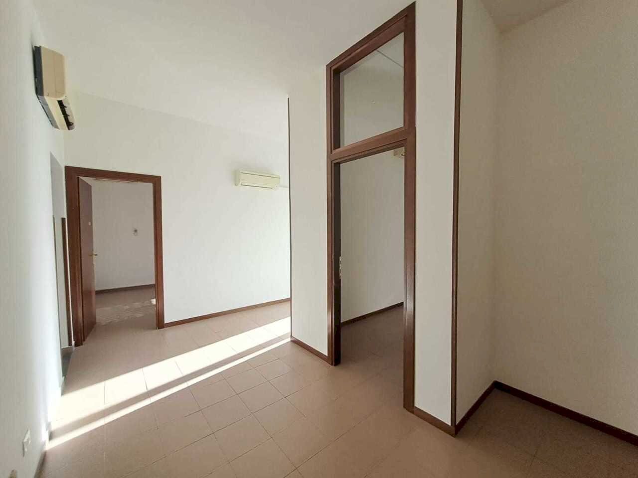 WhatsApp Image 2025-10-09 at 17.12.38.jpeg - Office Via Rimembranze, Amelia - photo 3