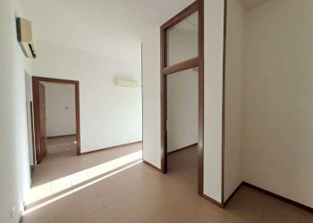 WhatsApp Image 2025-10-09 at 17.12.38.jpeg - Office Via Rimembranze, Amelia - photo 3