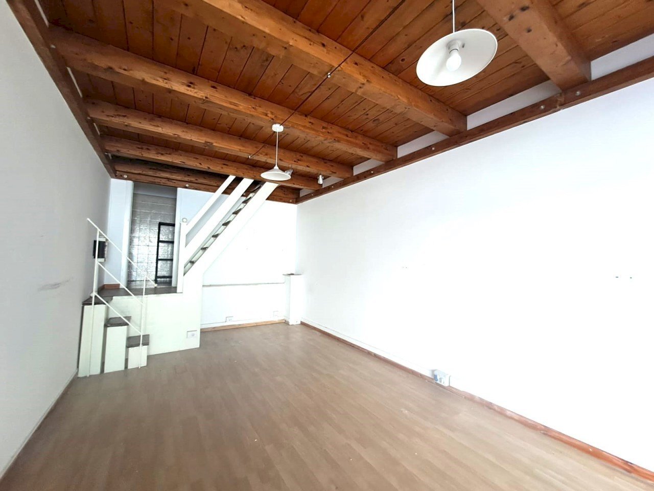 WhatsApp Image 2025-05-10 at 10.59.04 (2).jpeg - Locale Commerciale Via Rimembranze, Amelia - foto 2