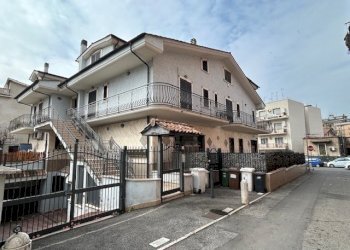 2.jpg - Trilocale Via Giovanni Bovio 2b, Guidonia Montecelio - foto 2